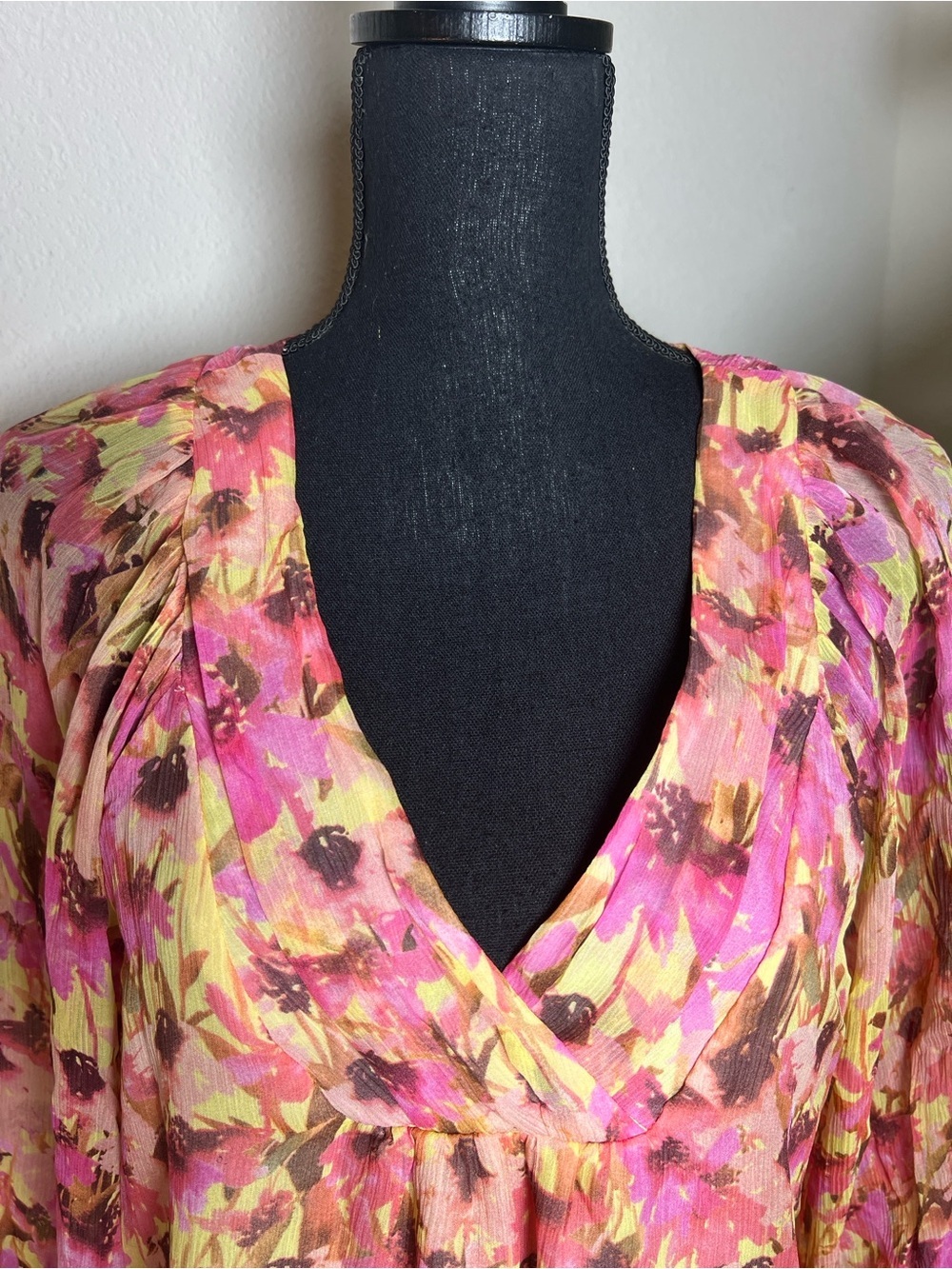 Sundance Women’s 100% Silk V-Neck 3/4 Sleeve Floral Flowy Top Blouse Large - Picture 11 of 16